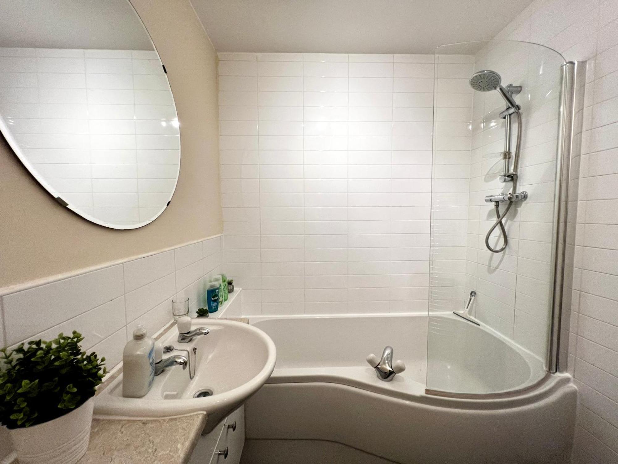 글라스고 Stylish Modern Flat With Juliet Balcony & Parking 아파트 외부 사진