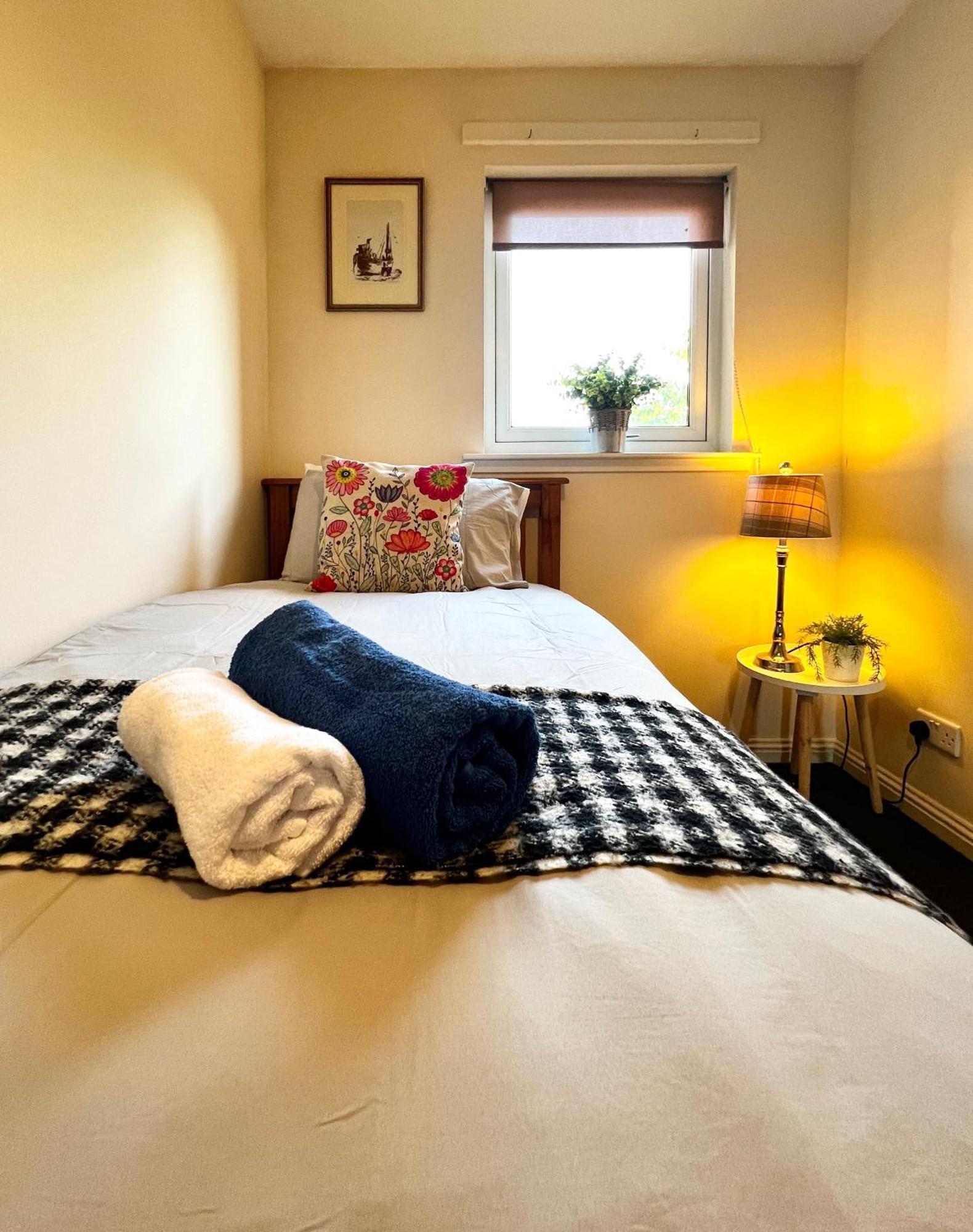 글라스고 Stylish Modern Flat With Juliet Balcony & Parking 아파트 외부 사진