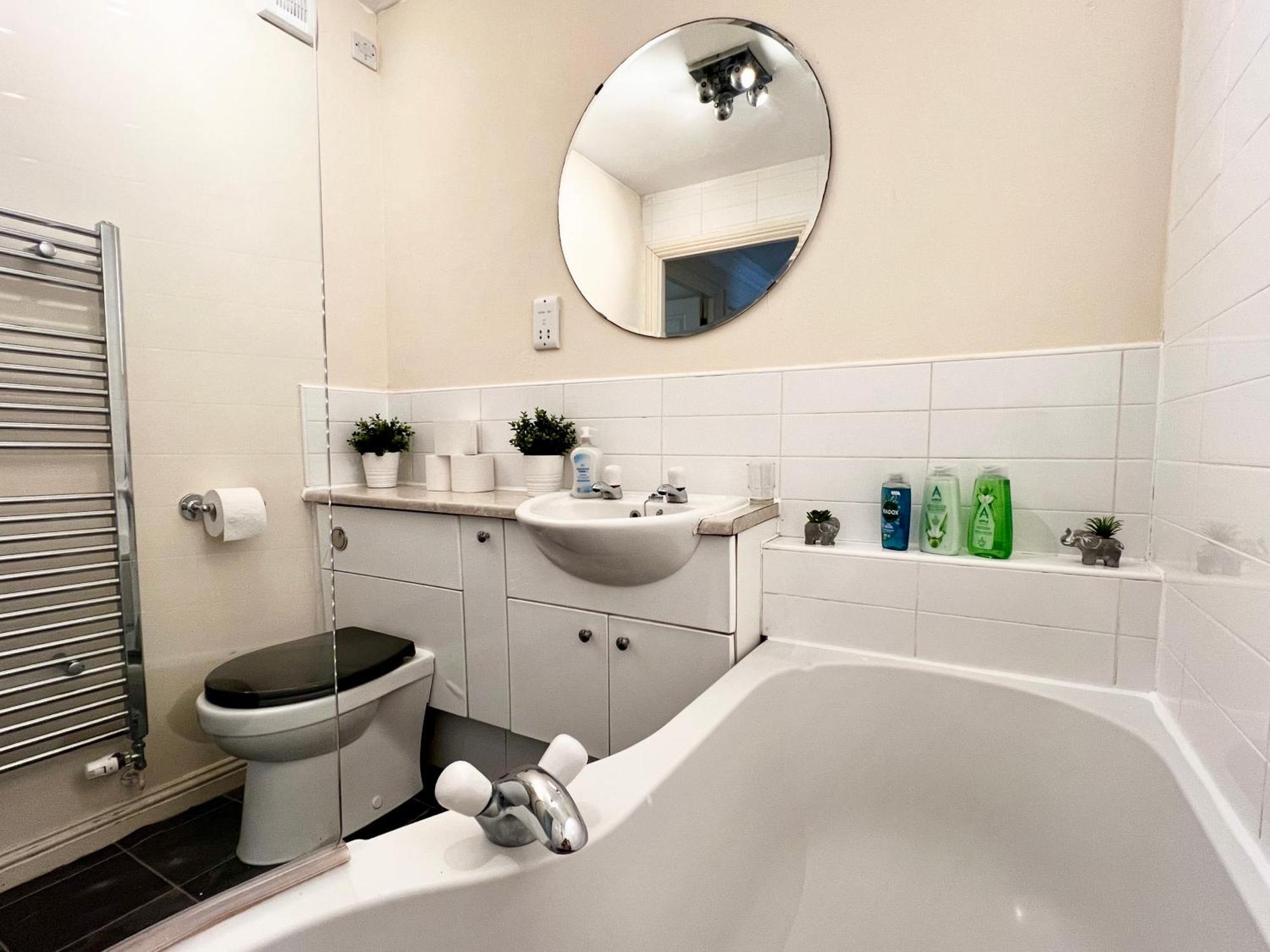 글라스고 Stylish Modern Flat With Juliet Balcony & Parking 아파트 외부 사진