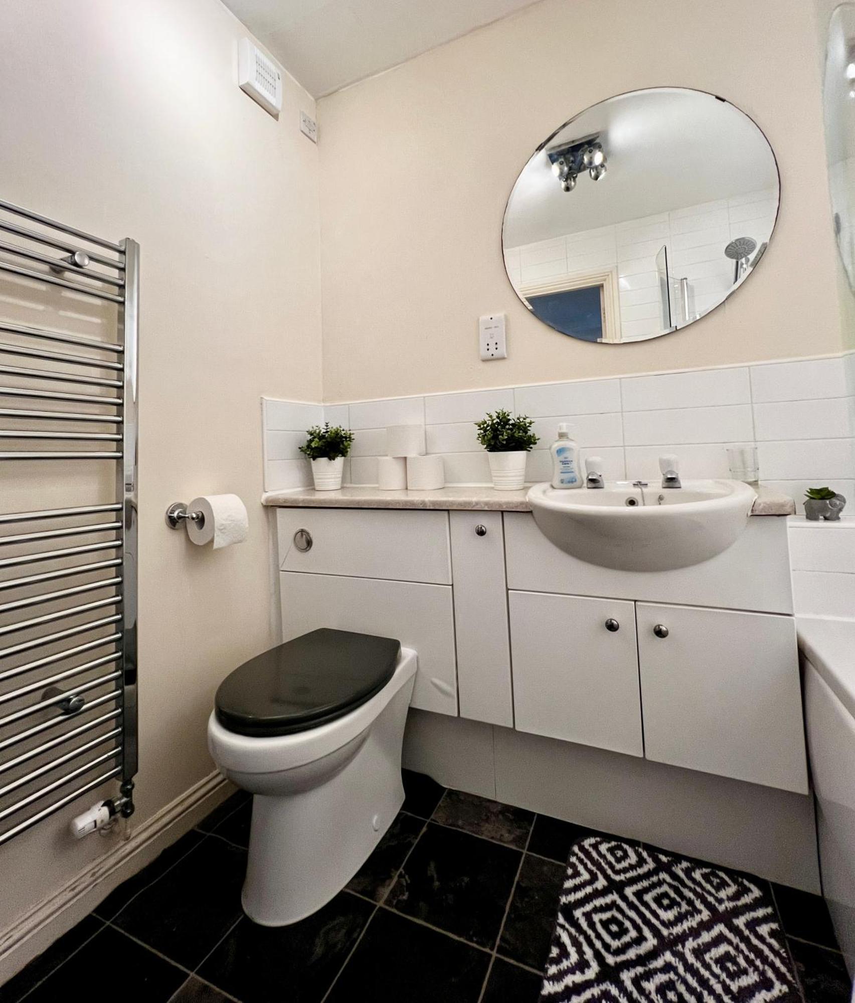 글라스고 Stylish Modern Flat With Juliet Balcony & Parking 아파트 외부 사진